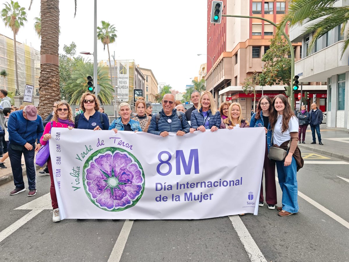 AytoTeror's tweet image. 🟣Teror estuvo este domingo en la manifestación del 8M ✊, en Las Palmas de Gran Canaria, con la pancarta de la Violeta Verde 🪻. El 🎼concierto de la Gran Canaria´s Women Band fue todo un éxito 👏 
🧐 VER PROGRAMACIÓN 👇
#teror #teroresigualdad #8m 
teror.es/teror-se-sumo-…