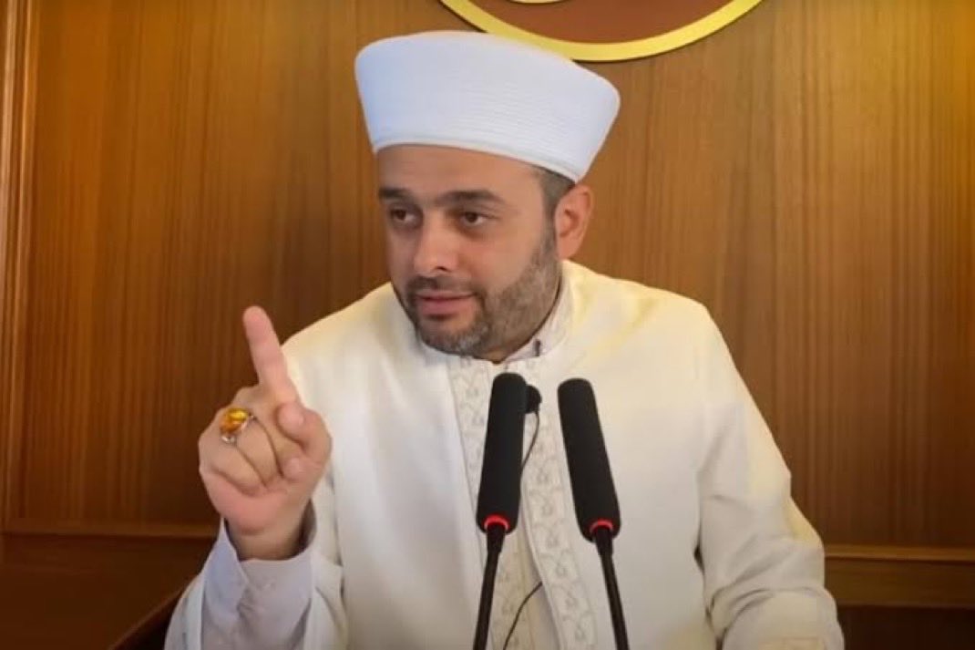 Yeter artık!
ABD-İsrail bölgeyi ateşe verirken içeride Şii-Sünni- Alevi fitnesi çıkaranlar, Siyonizm'in ve CIA’nın maaşlı ajanlarıdır! Devlet yetkilileri, bu nifak odaklarını ve bu istihbarat piyonlarını derhal susturmalıdır. Bu ülkede bu soytarılara geçit verilmemelidir.