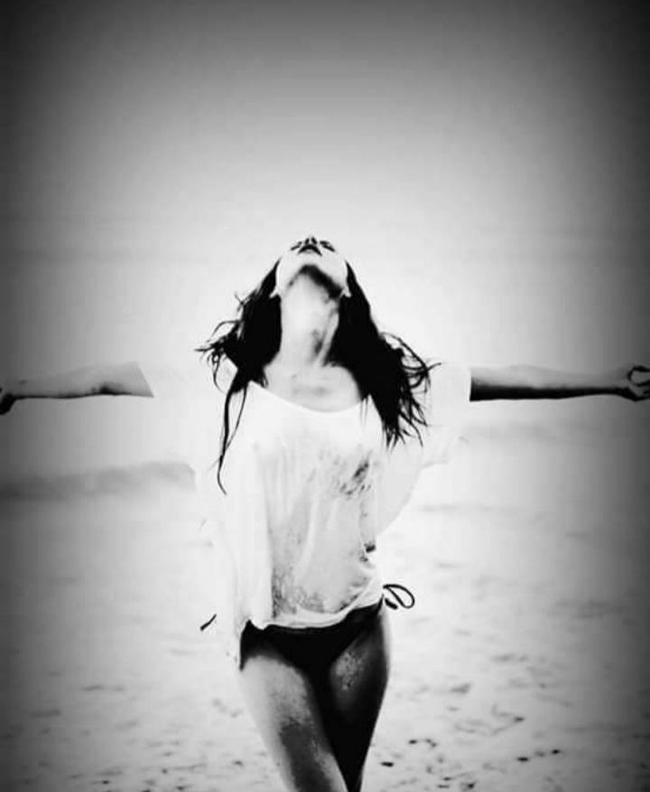 Miss_IceEyes_'s tweet photo. #VentagliDiParole 

C'è una linea sottile
tra aspettare a scoppiare...
✒ L. Ligabue 

#traLeLinee https://t.co/SYQC5vtRBR