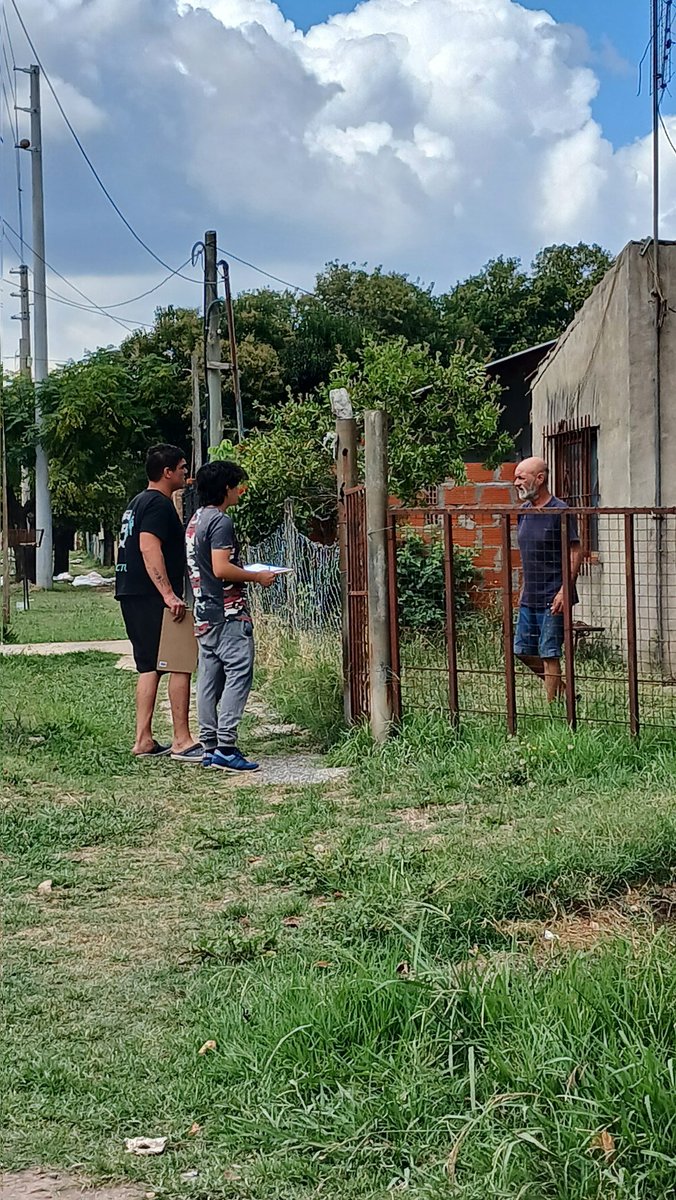 Ivanticus's tweet photo. @Srefidanza El trabajo territorial es volver a las bases, retomar el contacto y aprender del legado de nuestros mayores, eso es el verdadero Peronismo, y el compañero Santiago Fidanza hoy lo encarna en San Miguel, devuelve la esperanza a quienes creyeron en una patria más justa y soberana https://t.co/FP0VPhpDfJ
