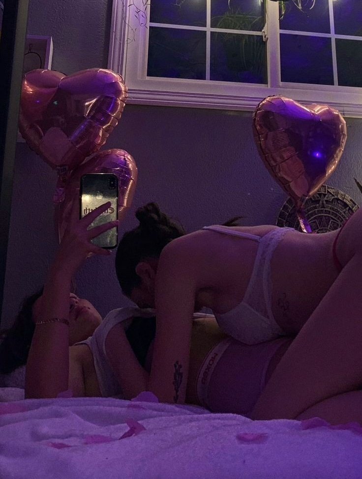 𝚜𝚊𝚙𝚙𝚑𝚘𝚌𝚘𝚞𝚙𝚕𝚎𝚜 (@wlwlesappho) on Twitter photo 