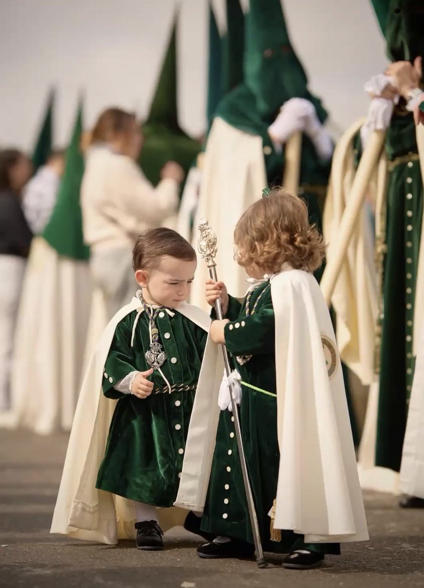 EspDeTriana's tweet photo. REUNIÓN INFORMATIVA SOBRE EL TRAMO INFANTIL EN LA ESTACIÓN DE PENITENCIA DE LA MADRUGADA DEL VIERNES SANTO

La Hermandad Sacramental de la Esperanza de Triana convoca a todos los padres, madres y niños interesados en participar en la próxima Estación de Penitencia, en los tramos habilitados para menores de 12 años, a una reunión informativa que se celebrará el próximo sábado 14 de marzo a las 11:30 horas.

El encuentro tendrá lugar en el Salón Nuestra Señora de la Esperanza, ubicado en la segunda planta de la Casa Hermandad, donde se ofrecerán todos los detalles sobre la organización, normativa y desarrollo de la participación infantil en la Estación de Penitencia.

Animamos a las familias a asistir para resolver cualquier duda y asegurar que los más pequeños vivan esta experiencia con la mayor devoción y sentido de hermandad.

#EsperanzaDeTriana