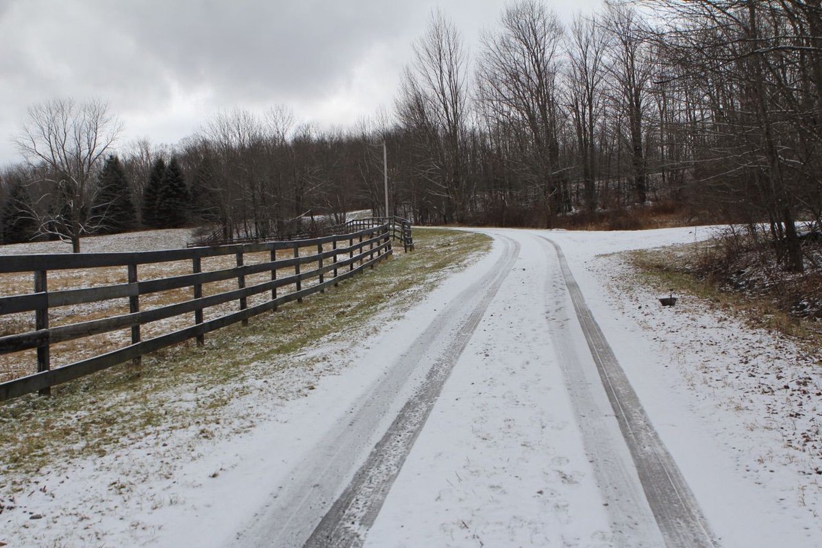 EquestrianPA's tweet photo. A slower kind of morning. 

#slowtravel  #mondaymotivation #countrygetaway #WinterToSpring #PoconoMtns https://t.co/xcQ2PJR9iL
