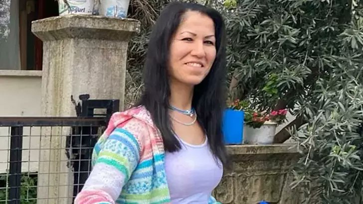 Muğla’da Sermin Bacak evli olduğu erkek Ali Bacak tarafından bıçaklanarak öldürüldü. Biz 8 Mart’ta “Kadın Cinayetlerini Durduracağız” diyerek meydanları doldururken, bir kadın cinayeti daha işlendi. 

8 Mart’ta da tüm meydanlarda söylemiştik. Kadınlar hep en yakınlarındaki