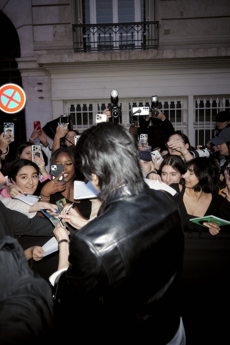 รวมภาพบรรยากาศแฟชั่นโชว์ Acne Studios คอลเลกชันสุภาพสตรี ฤดูใบไม้ร่วง/ฤดูหนาว 2026

ที่จะจัดขึ้น ณ Collège des Bernadins กรุงปารีส ประเทศฝรั่งเศส เมื่อวันที่ 4 มีนาคมที่ผ่านมา โดยมี วิน เมธวิน(<a href="/winmetawin/">Winmetawin</a>) เข้าร่วมในฐานะแขกคนสำคัญจากประเทศไทย