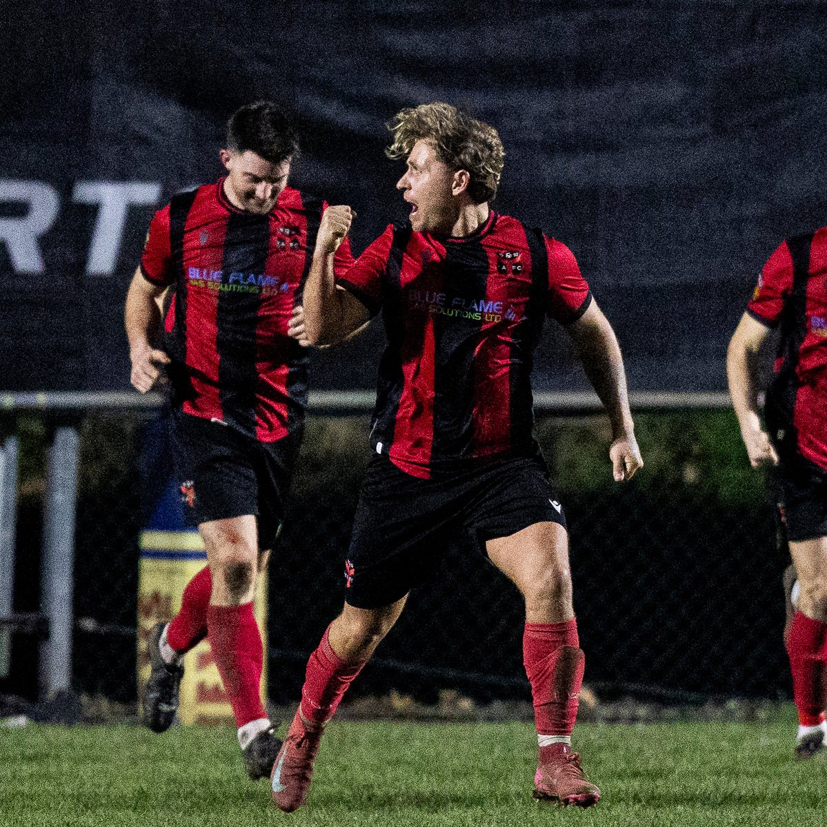 CymruLeagues's tweet photo. 👊 @trefelinbgc confirm top three spot in style

😱 @CarmarthenAFC come out on top in nine-goal thriller

🥊 @YAFCthebuns defeat relegation rivals

Recap all of the weekend's #JDCymruSouth action 👇