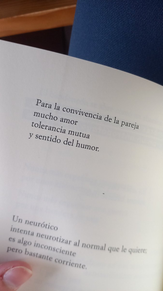 ⭐️⭐️⭐️⭐️⭐️

Uno de mis nuevos libros de mesita, de los que están a mano para abrirlos y hojearlos 📖 (u ojearlos 👁) todo el rato. Dios, humor, guerra y amor. Gloria lo tenía todo. 

Nota: tiene algunos errores de edición imperdonables 🥲.
