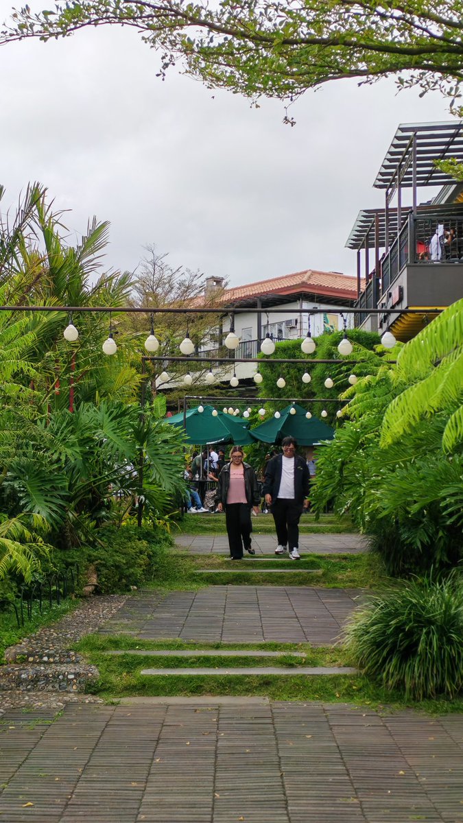 CJgramar's tweet photo. Green Day!!! 🍀🍃🟢 : Twin Lakes Tagaytay  #Tagaytay https://t.co/8LhoJDOdmi