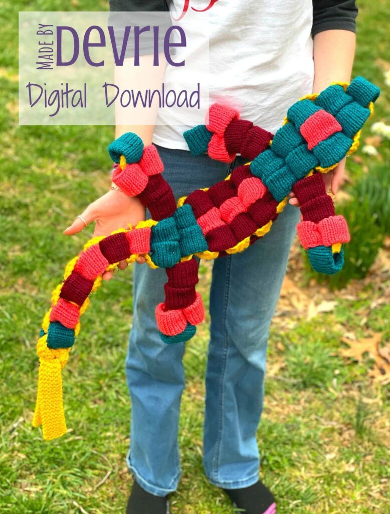 knithacker's tweet image. Your 90s Self Is Freaking Out Right Now … You Can KNIT a Bead Lizard! 👉 tidd.ly/365rHD9 - designed by Devrie Metcalf of Made By Devrie #knitting #90s #retrovibes #etsy #affiliate #giftideas 🦎