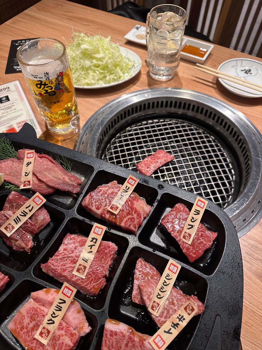 ตั้งแต่รู้จักกฏการทำงาน 30-5 นี่รู้สึกสมองโล่งขึ้นเยอะ ไม่กดดันตัวเองเรื่อง productivity เท่าเดิมอะ คนไทยส่วนมากไม่มีความสุขกับการทำงาน เพราะพักไม่เป็น เจอกระแสสังคม วิ่งตามคนอื่น AI มาก็เครียด

กฏนี้บอกไว้ว่า ทำงาน 30 วันต้องพักซัก 5 ศตวรรษ