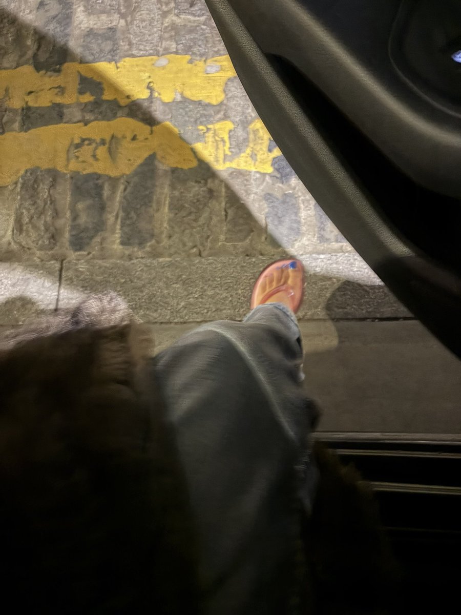 Thoroughly enjoyed having my simp chauffeur me to and from parties in his new car! 

I love a sub who dedicates himself to being of service.

Who’s doing my next big grocery shop?

FinDomme finsub RTsub findom cashmeet