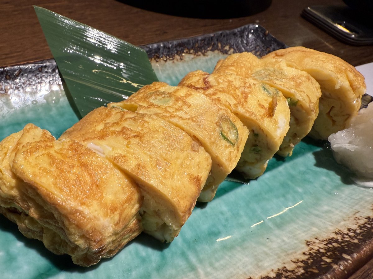 morishitagohan's tweet photo. 門仲で居酒屋選びに迷ったらここ。料理が美味すぎるから気づいたらリピートしてる。明日葉の天ぷら、島寿司、鰆ポン酢、島唐辛子だし巻き。全部美味い。八丈島直送の鮮魚と野菜を使った料理が楽しめる居酒屋はちじょう。 https://t.co/kVk1nD6kxO