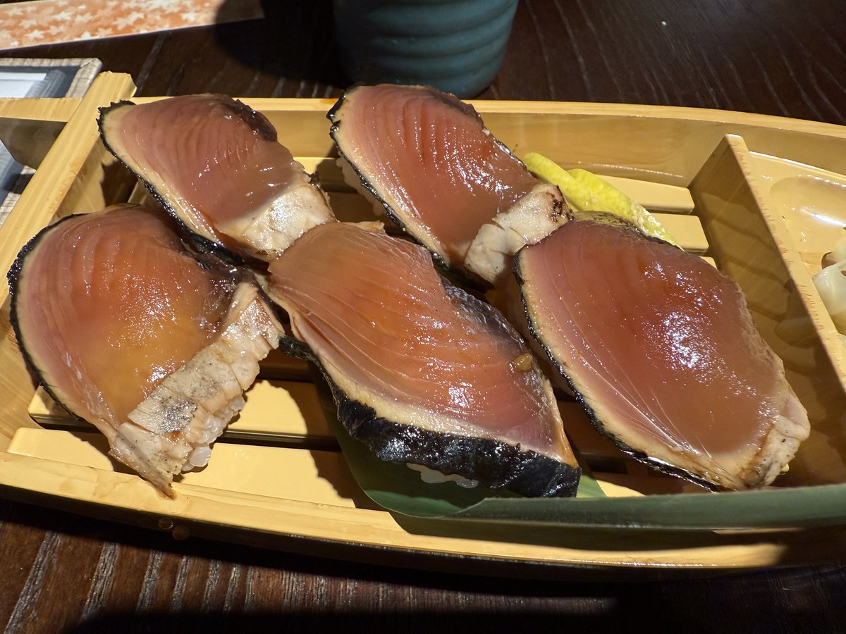morishitagohan's tweet photo. 門仲で居酒屋選びに迷ったらここ。料理が美味すぎるから気づいたらリピートしてる。明日葉の天ぷら、島寿司、鰆ポン酢、島唐辛子だし巻き。全部美味い。八丈島直送の鮮魚と野菜を使った料理が楽しめる居酒屋はちじょう。 https://t.co/kVk1nD6kxO