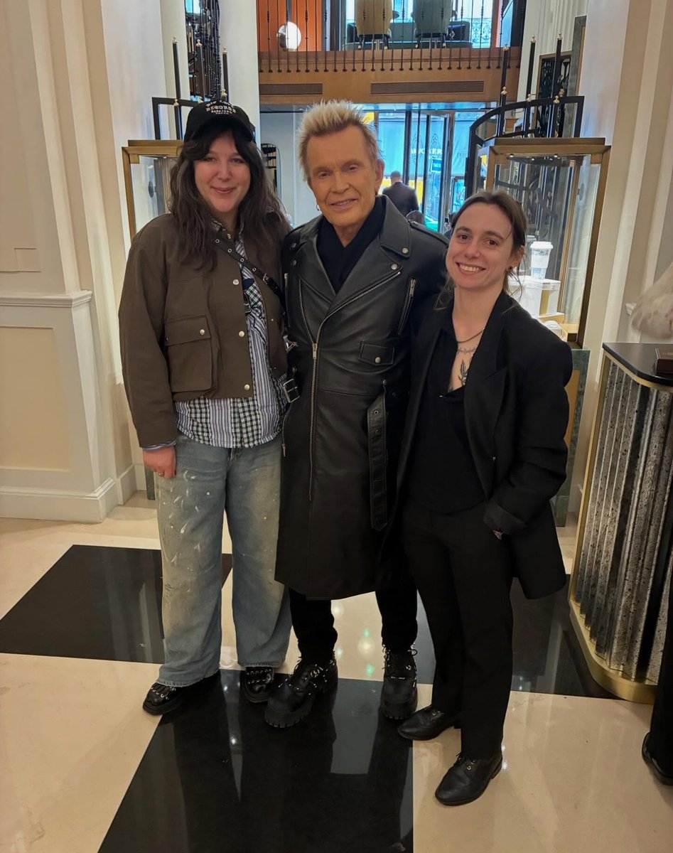 bulbous salutation tweet media