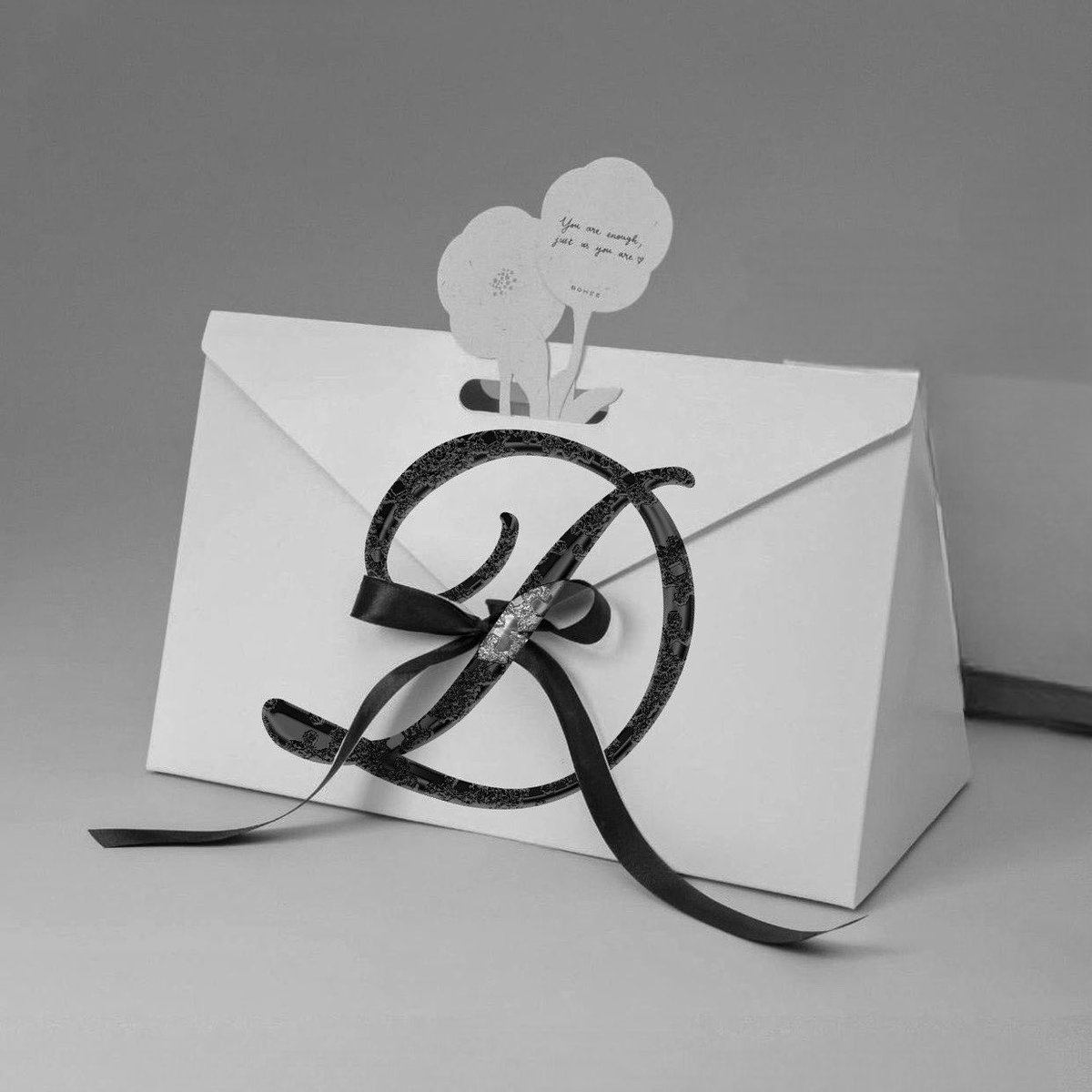 ⠀
⠀
𝗗𝗜𝗡𝗚 𝗗𝗢𝗡𝗚ⵑ 
𝗧𝗛𝗘𝗥𝗘'𝗦 𝗔 𝗣𝗔𝗖𝗞𝗔𝗚𝗘 𝗙𝗢𝗥 𝗬𝗢𝗨

       Note : 
                   Just a little something I 
                   brought back from Paris.
                   Hope you like it! 🌷🤍

⠀