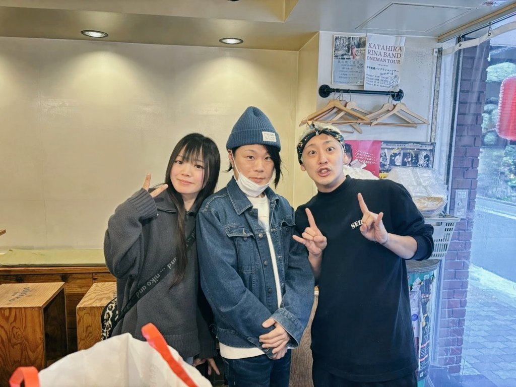 BUZZsatoshi's tweet photo. 少しだけ大阪へ。
2年以上ぶりに10年以上過ごさせてもらったアメ村のホットスポットGREEN STUDIOへ。
アポなしにも関わらず会いたい人に結構会えたのが運命を感じます。みんなが変わらず優しくて良かった☺️
元気で居ればまた会える。
#GREENSTUDIO
#アメ村
#SEIDAKO
#SABOTEN https://t.co/gBZuIy2nzC