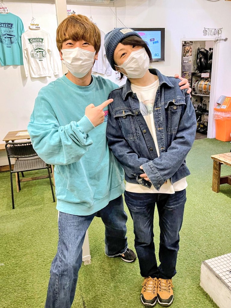 BUZZsatoshi's tweet photo. 少しだけ大阪へ。
2年以上ぶりに10年以上過ごさせてもらったアメ村のホットスポットGREEN STUDIOへ。
アポなしにも関わらず会いたい人に結構会えたのが運命を感じます。みんなが変わらず優しくて良かった☺️
元気で居ればまた会える。
#GREENSTUDIO
#アメ村
#SEIDAKO
#SABOTEN https://t.co/gBZuIy2nzC