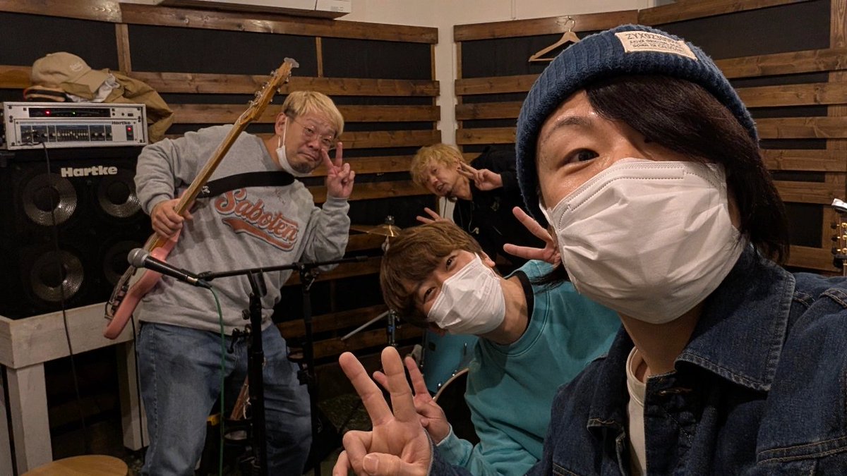 BUZZsatoshi's tweet photo. 少しだけ大阪へ。
2年以上ぶりに10年以上過ごさせてもらったアメ村のホットスポットGREEN STUDIOへ。
アポなしにも関わらず会いたい人に結構会えたのが運命を感じます。みんなが変わらず優しくて良かった☺️
元気で居ればまた会える。
#GREENSTUDIO
#アメ村
#SEIDAKO
#SABOTEN https://t.co/gBZuIy2nzC