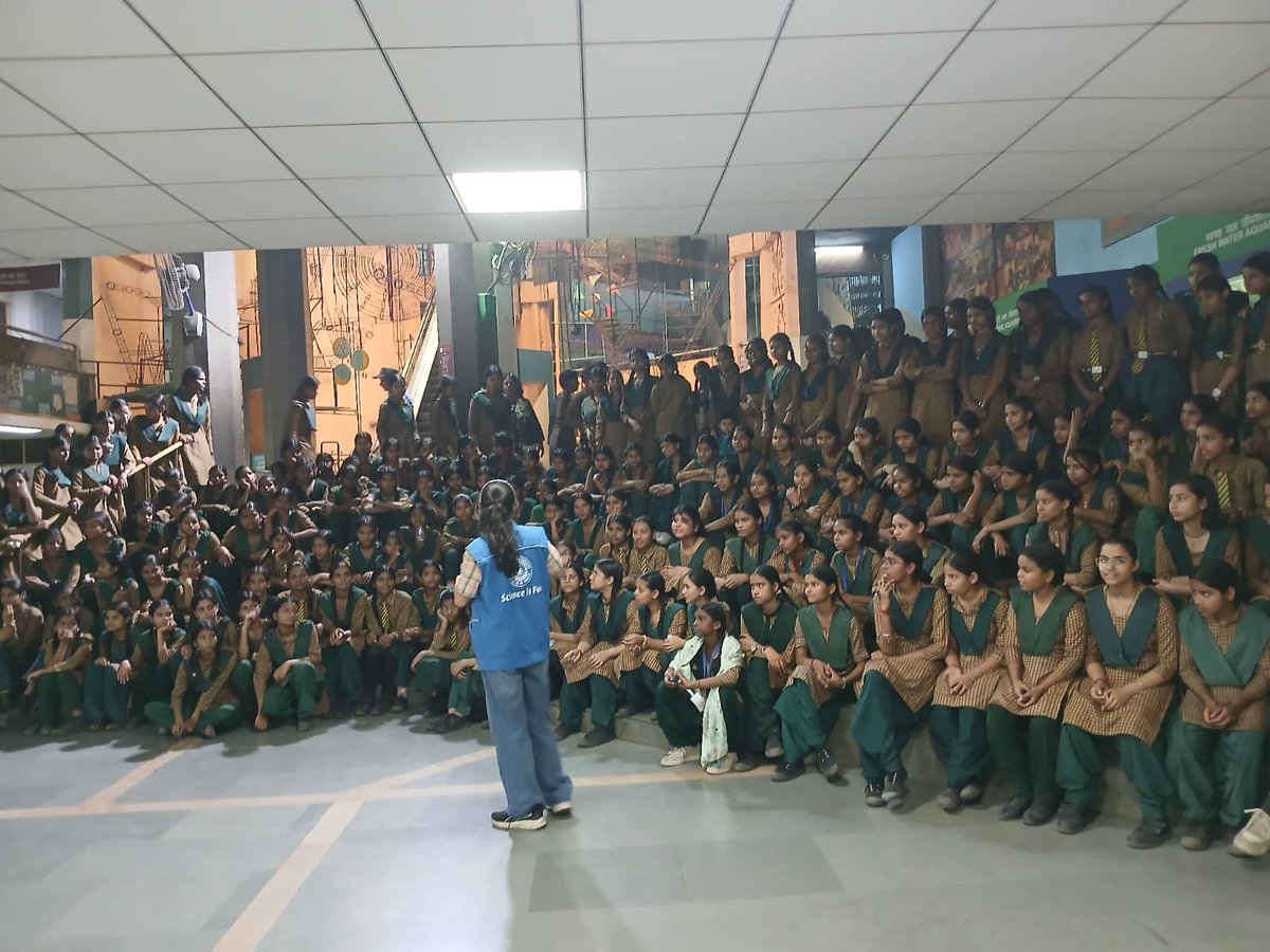 NSC_Delhi's tweet image. Ready to explore, learn, and innovate!🏛️🚀

Students joined us at @nsc_delhi for an interactive briefing session🧠💡
From gallery tours to live science demos, we're igniting the spark of inquiry!
.
#ScienceEducation #StudentBriefing #SKVMandoli #DPSSchoo #LearningThroughFun
