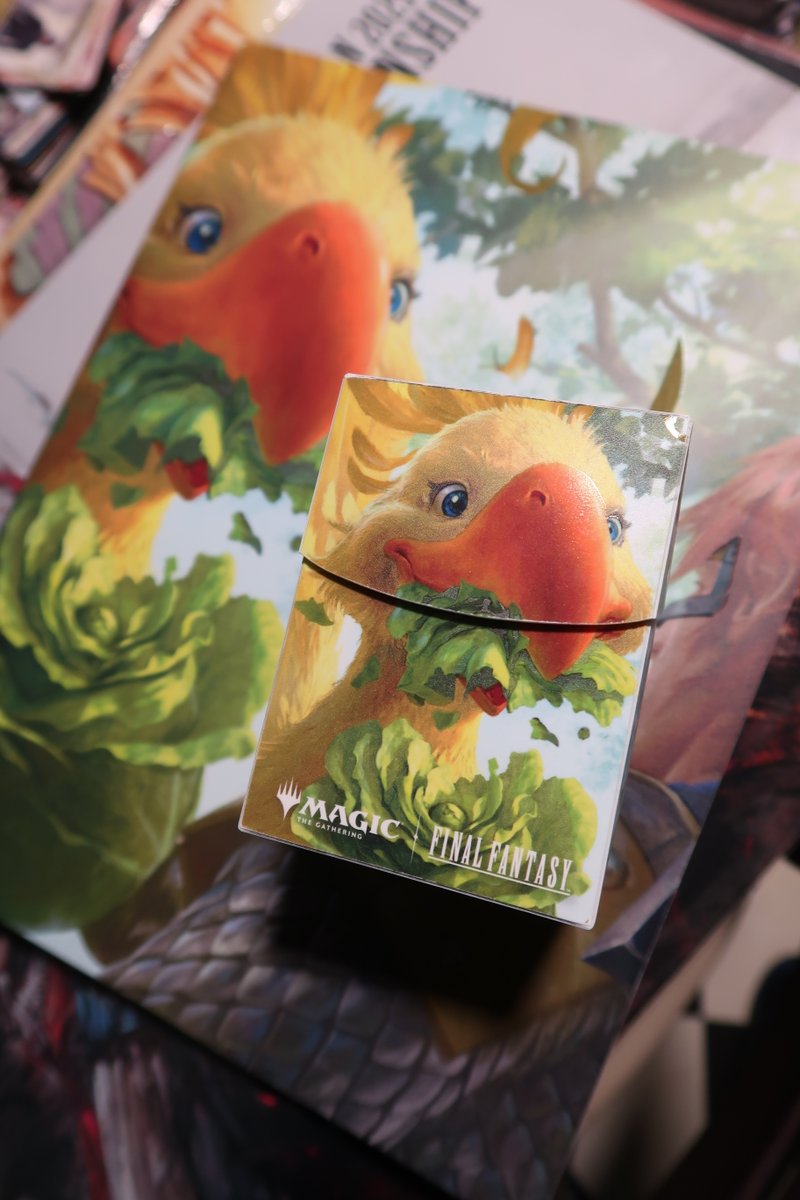 La deck box au visuel similaire du portfolio. Avec celle de Fenrir présentée précedemment, ça fait 2 deckbox aux couleurs de Final Fantasy XI pour le partenariat Magic x FF par Ultra Pro.
#FF11 #FinalFantasy