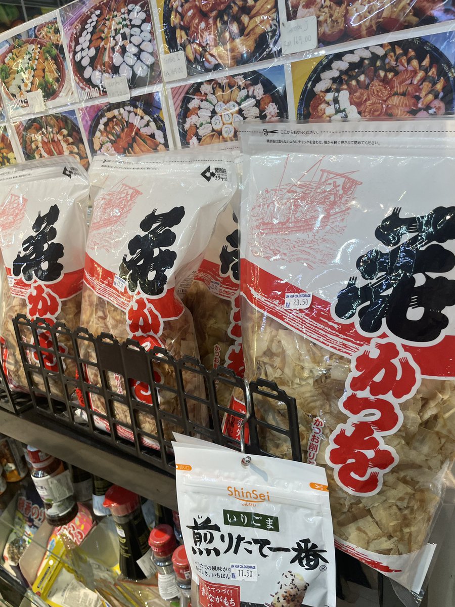 ourc_jp's tweet photo. ボルネオ島の地方のスーパーでも日本食材は人気のようです。 https://t.co/eVEiGqfsUi
