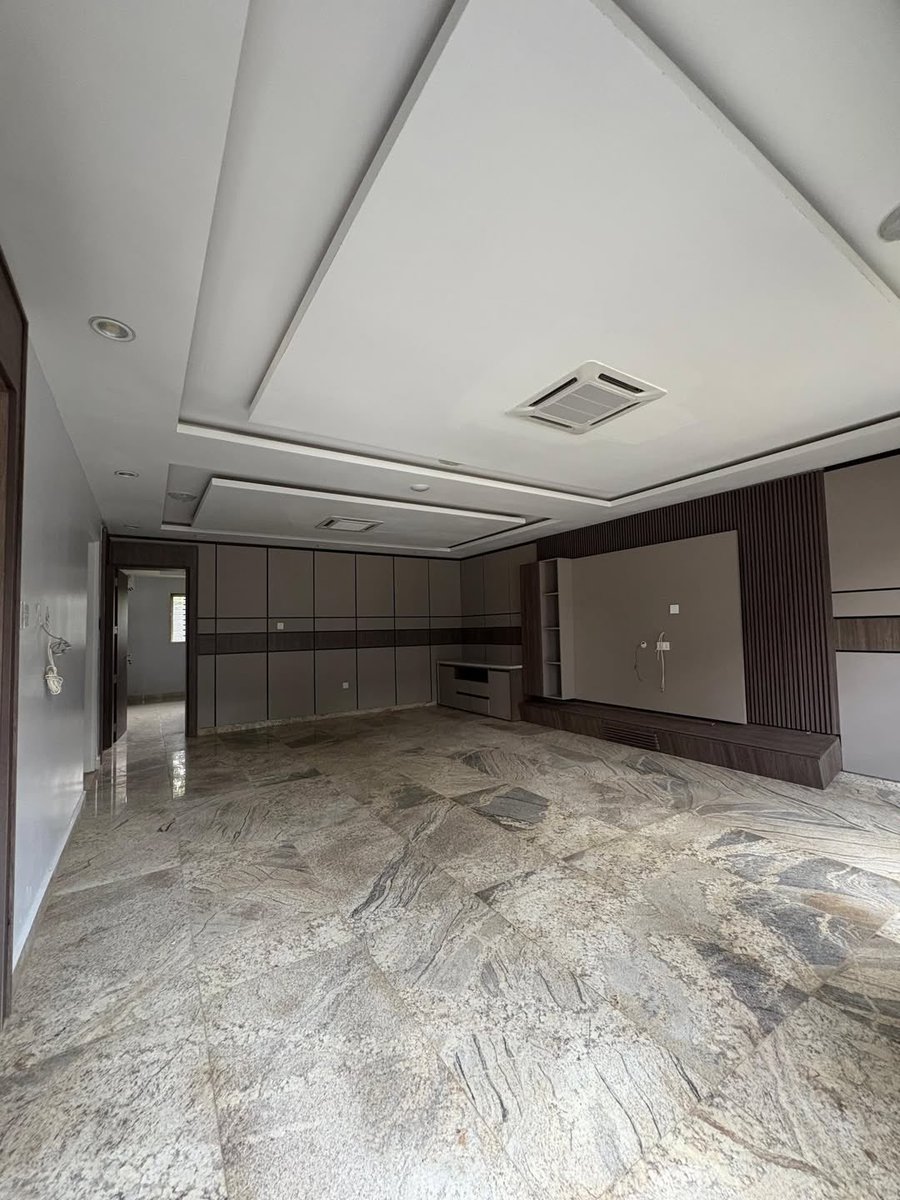 Meekrealestate's tweet photo. LISTED..N350M | DAWAKI ABUJA 🇳🇬 |

PROPERTY TYPE: 4-Bedroom terrace duplex 

PRICE: 350M

FEATURES:
- 4 living rooms
- Guest toilet
- Fitted kitchen with pantry
- Spacious compound
- Serene environment
- Tarred road
- Concealed speakers 
- Air Conditioner

CONTACT INFO: https://t.co/KK8T8npYD9