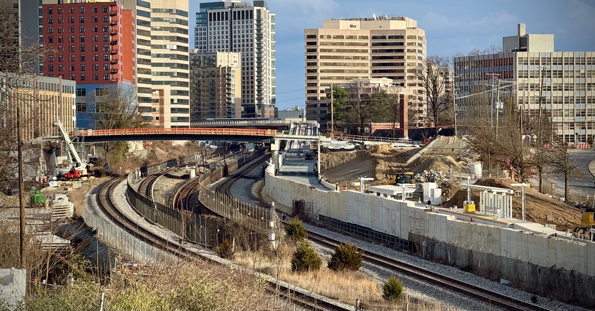 Tim Sloan tweet media