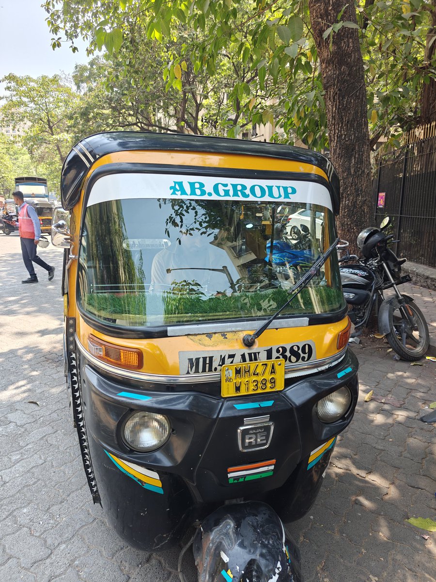 NavinKurle's tweet photo. @Uber_India @Uber i see the same issue different vehicle number than the assigned one.i have been raised this multiple times . cant we have simple feature is vehicle number matching yes or no @MumbaiPolice @MMVD_RTO https://t.co/GvLojsOX6K