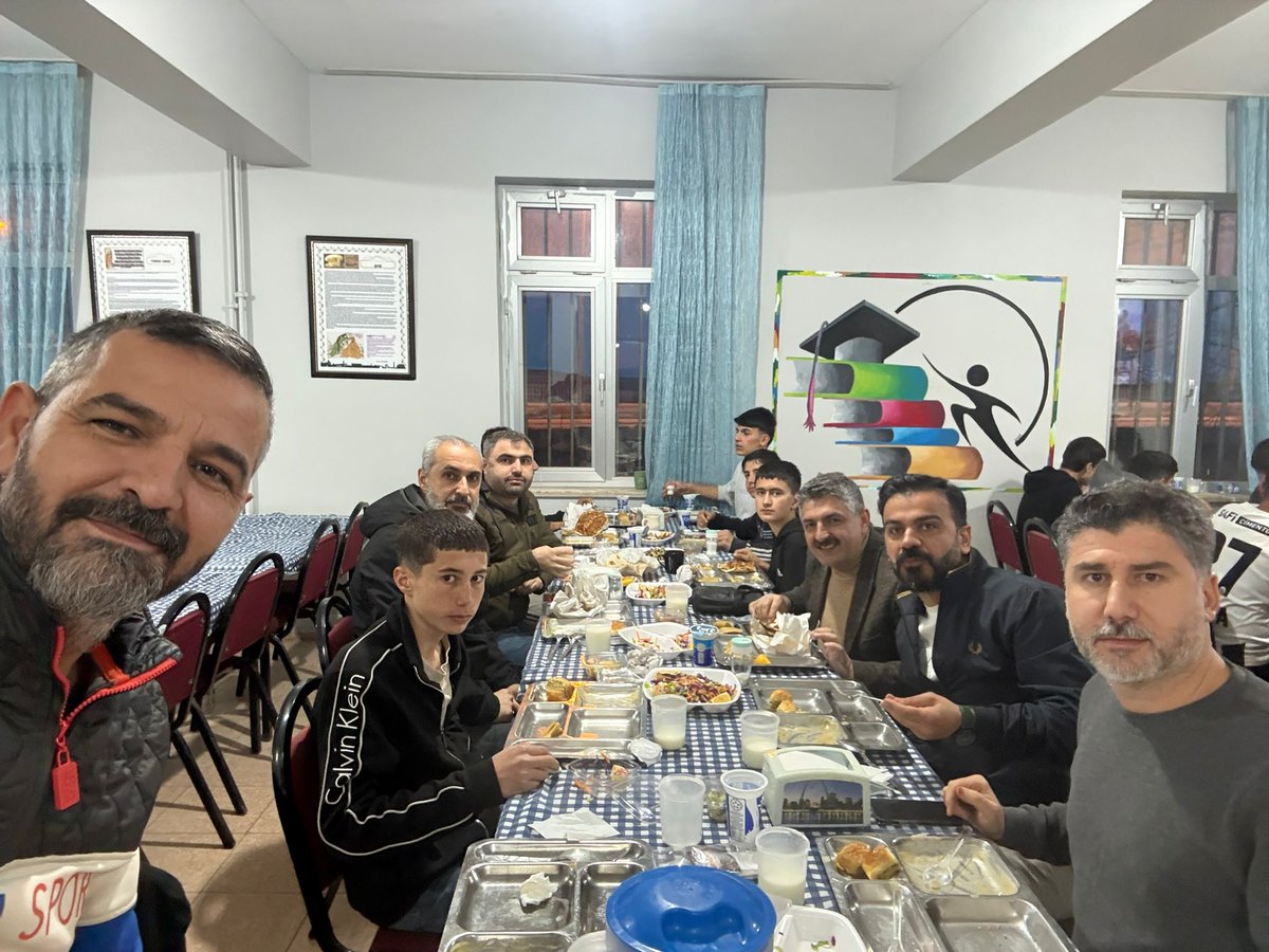 cinaraihl's tweet photo. Öğretmenlerimizin katkılarıyla pansiyonda kalan öğrencilerimize iftar yemeği verilerek öğrenci ve öğretmenlerimiz birlikte iftar yapmışlardır.
@Yusuf__Tekin @Z_Erdogan53 @sadoglu_salih @Diyarbakirmem @ysf_gzl_ @mebcinarmem https://t.co/wsrGIk28Mk