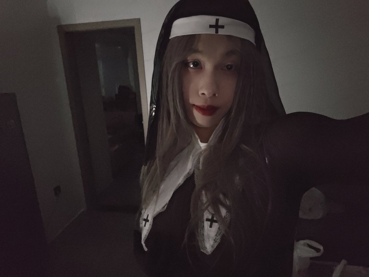 化妆这一块还是很烂 不开美颜还是不行！！眼线真的很难！
#男娘 #伪娘の日常 #雌堕