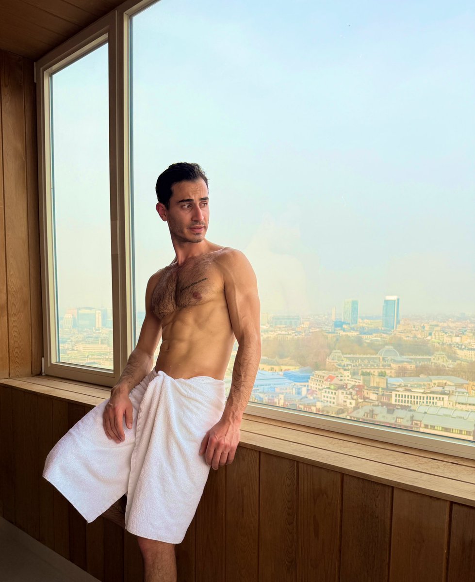 harunctz's tweet image. Good morning from Brussels 😍🤩🌆💯👏🏻☑️ #brussels  #thehotel  #th  #belgium  #hotel  #view  #city #sun  #man  #modeling  #shooting  #fit