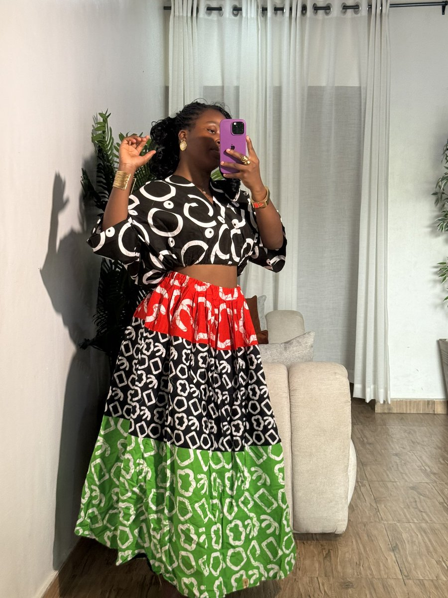 sose_enterprise's tweet photo. Good morning guys,happy new week.
Amazing piece you can shop from my brand today 
The pink and blue adire two piece 

🏷-30,000ngn

The Ankara two piece 
🏷-35,000. https://t.co/1B5Lvn0pBZ