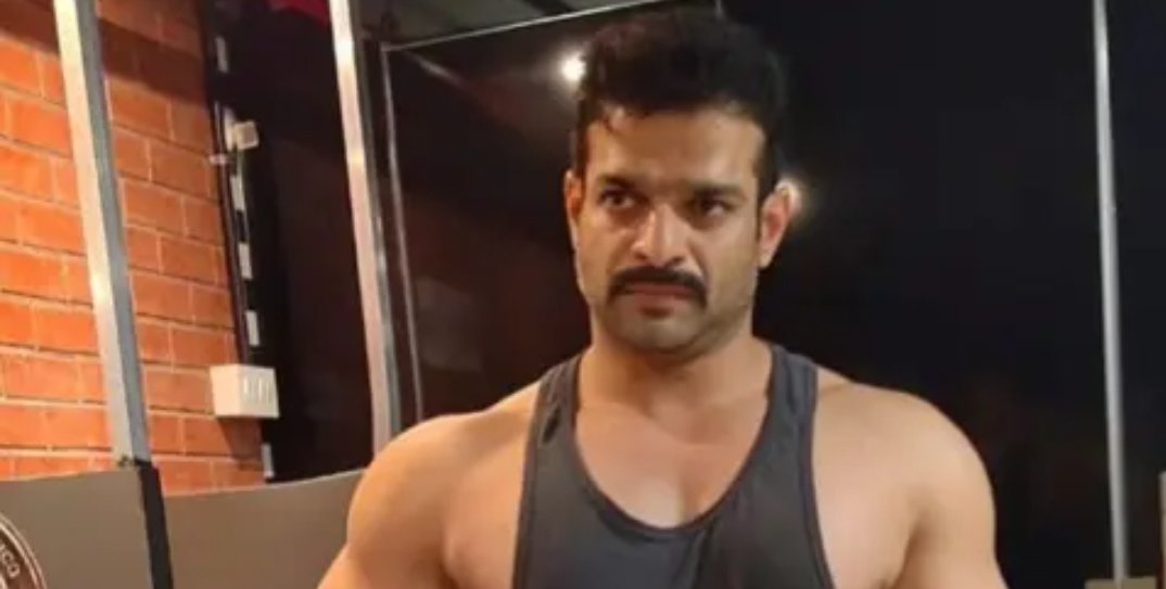 JustShowbiz's tweet image. Karan Patel Earns Massive Praise For Selfless Gesture In Reality Show The 50
#KaranPatel #The50 #Vanshaj

justshowbiz.net/karan-patel-ea…