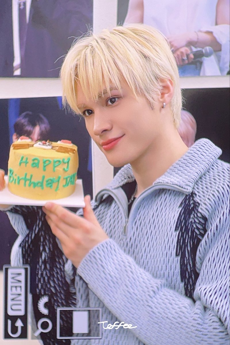 𝗧𝗼𝗳𝗳𝗲𝗲 tweet media