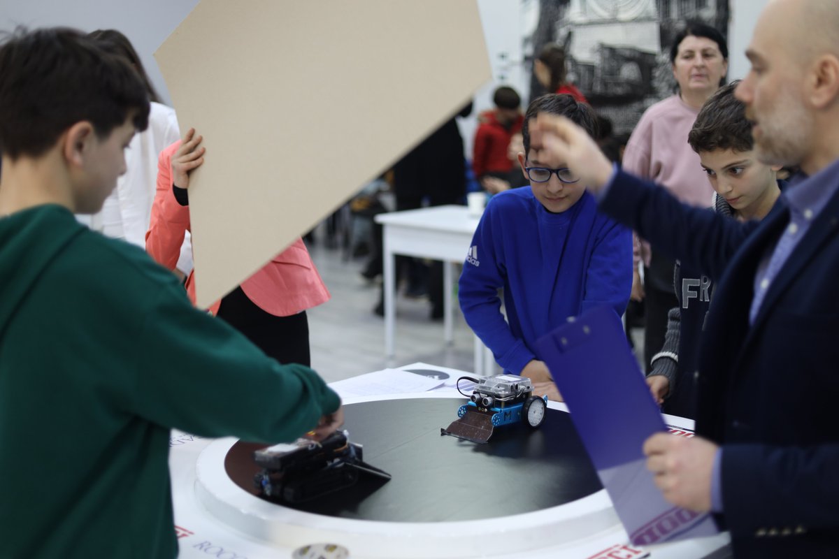 European School tweet media