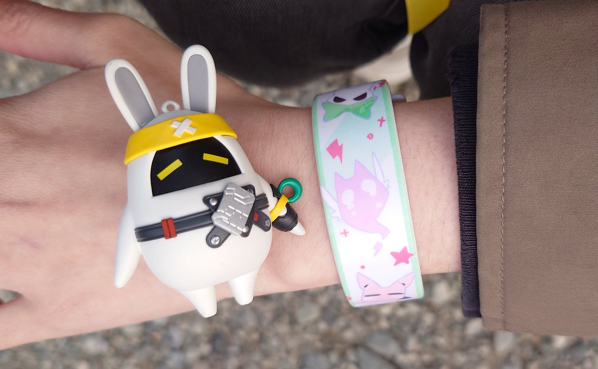 ハサミ貸したお礼にもらったンナ…🙏素敵なリストバンドありがとンナ✨