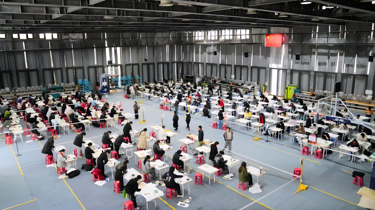 CAAofficialEN's tweet image. The #ChinaAcademyofArt successfully concluded its three-day second-round examinations for 2026 undergraduate admissions on March 7, with over 10,000 candidates participating across disciplines including fine arts, drama and film, calligraphy, and Chinese painting.

#CAA ran a