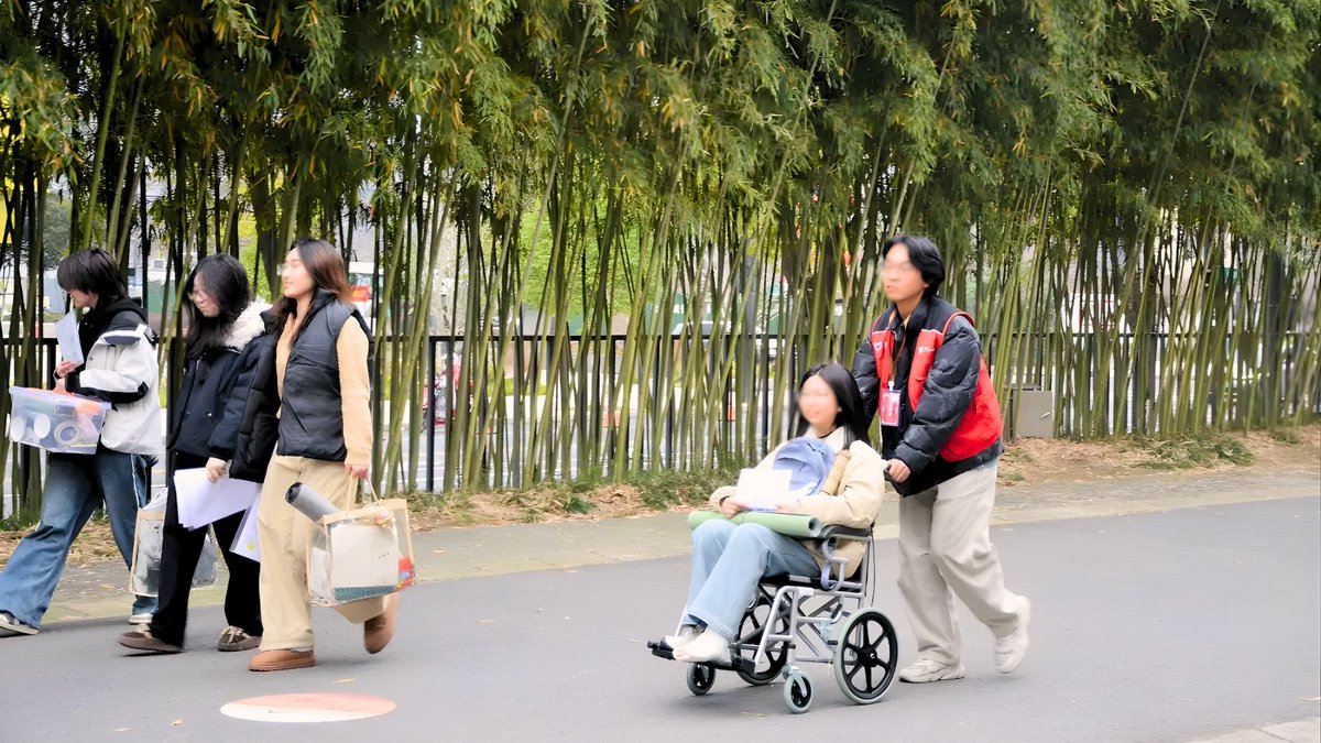 CAAofficialEN's tweet image. The #ChinaAcademyofArt successfully concluded its three-day second-round examinations for 2026 undergraduate admissions on March 7, with over 10,000 candidates participating across disciplines including fine arts, drama and film, calligraphy, and Chinese painting.

#CAA ran a