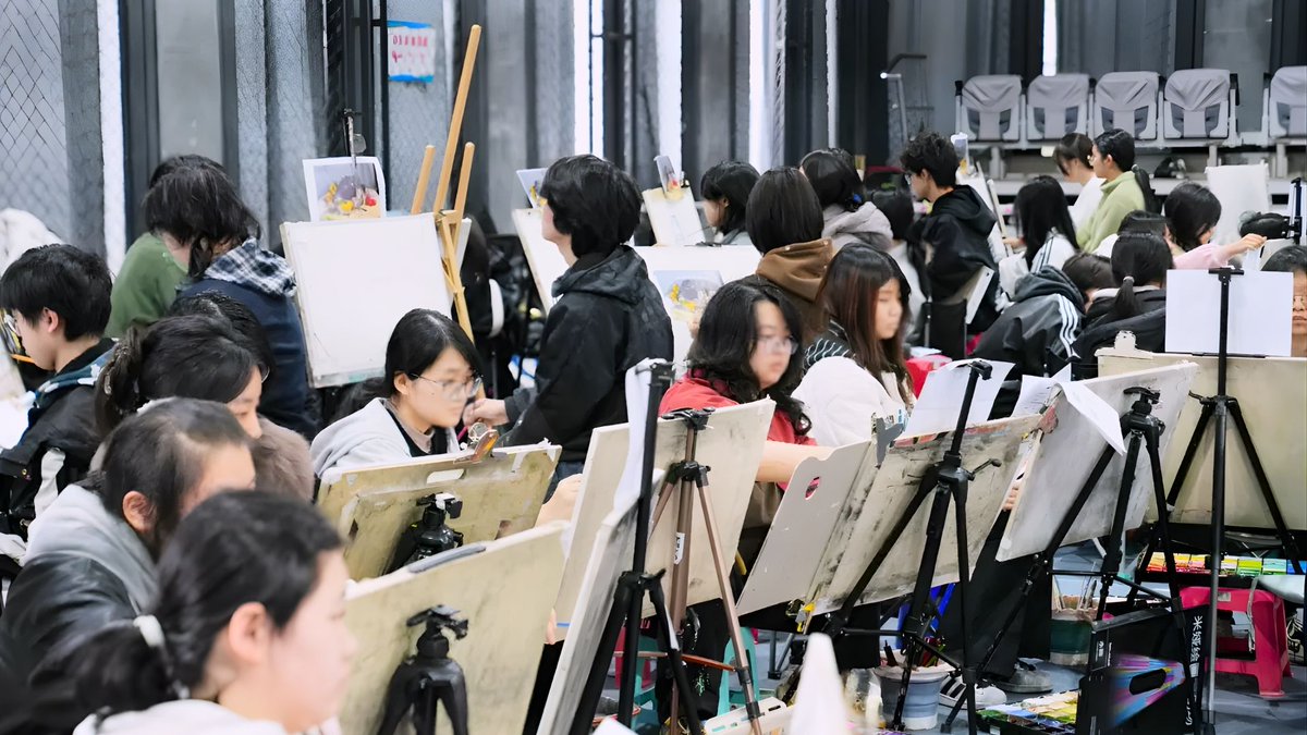 CAAofficialEN's tweet image. The #ChinaAcademyofArt successfully concluded its three-day second-round examinations for 2026 undergraduate admissions on March 7, with over 10,000 candidates participating across disciplines including fine arts, drama and film, calligraphy, and Chinese painting.

#CAA ran a