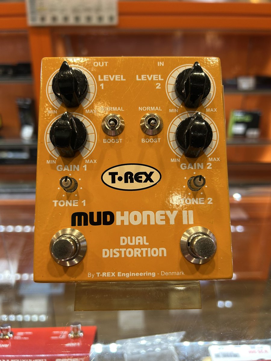 1484ssbs's tweet image. 【中古】T-REX / MUDHONEY 2 DUAL DISTORTION

T-REX初期モデルの伝統を受け継ぎMUDHONEY回路を2系統独立搭載し、クラシックなドライブから分厚いディストーションまで対応する幅広いゲイン設計が特徴です。

#TREX
#エフェクター
