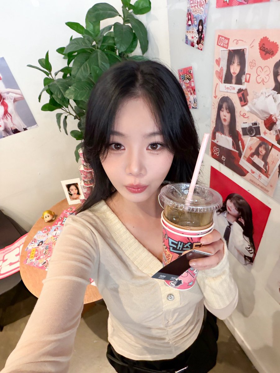 수진아 생일 축하해🎂🥰

#SOOJINDAY #HappySOOJINday
#서탱의_영원한_봄날_수탱데이