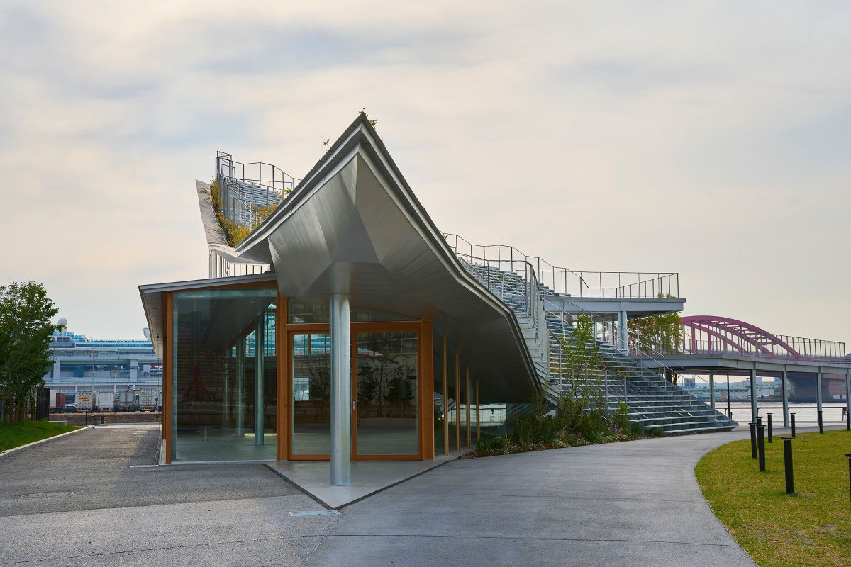 Archello's tweet image. TOTTEI Green Hill by @TOMOHIROHATA  Architect and Associates reshapes the waterfront of Kobe into a landscaped public terrain. 
archello.com/project/tottei… 

#LandscapeArchitecture #GreenRoofStructure #UrbanTopography