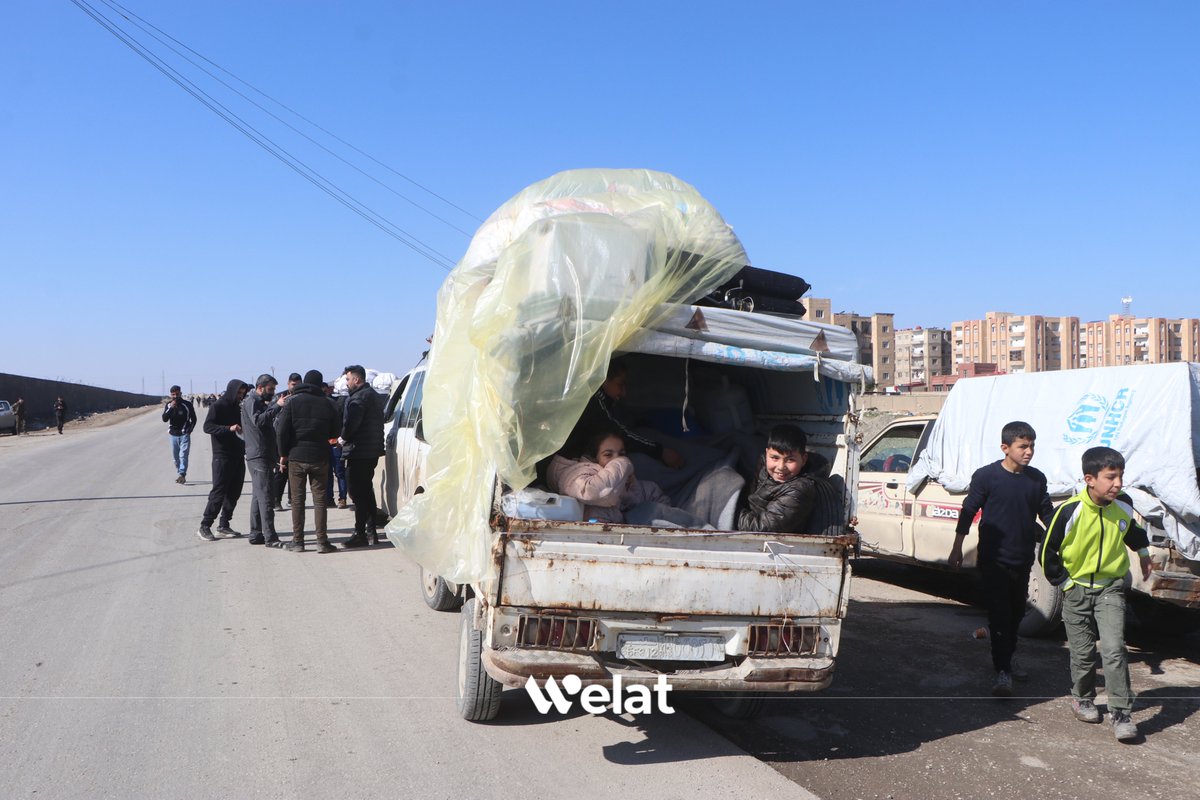 WelattvKu's tweet photo. Wêneyên amadekariyên veguhestina koçberkiriyên Efrînê ji Hesekê bo deverên wan ên resen
#Efrîn
#Veger
#Hesekê
#Welattv https://t.co/vdbYwHY33H