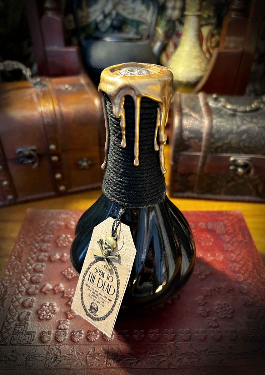 The Potion of Healing. Mana. Gold and Speak to the Dead.

All hand-bottled. Wax sealed. Gold charmed.

18 days until the launch of oldworldmagic.com 

#OldWorldMagic #PotionBottle #FantasyCollectibles #HandmadeUK #WizardingWorld #Potterhead #MagicalArtefacts"