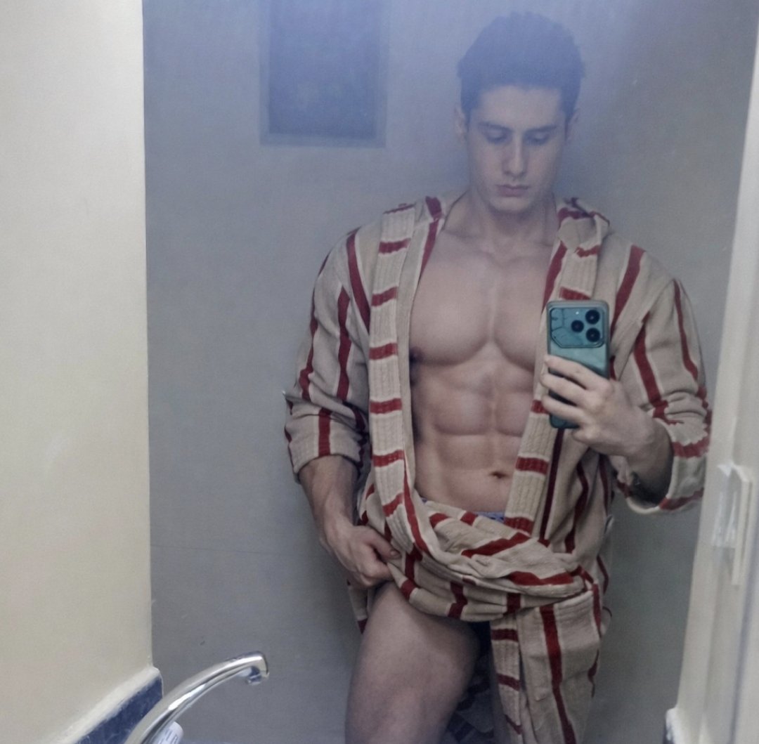 MAtt56949's tweet photo. Should I keep the robe on? 😏 https://t.co/qdUqBBh0WG