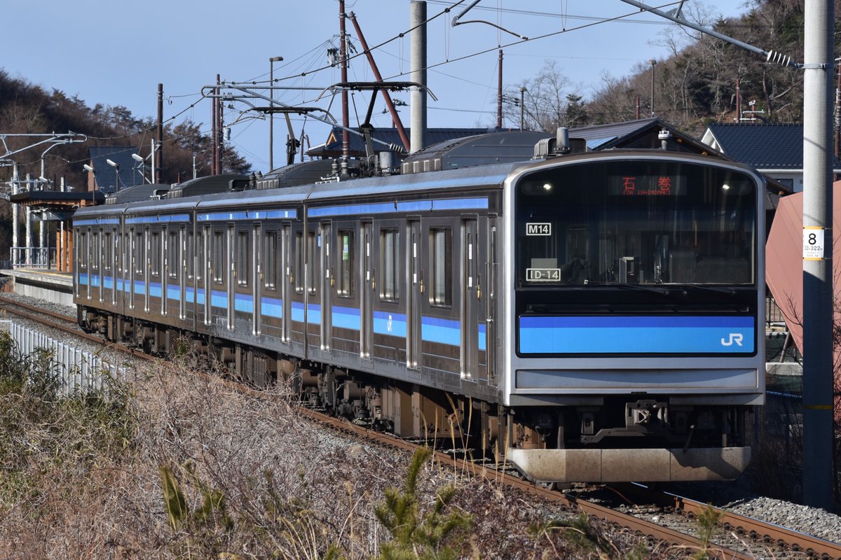TheSensekiTimes's tweet photo. ［もう1編成の桜色 M14編成同志小牛田へ回送］
偉大なるJR東日本東北本部により行われる革新的ダイヤ改正まで一週間を切った3月8日、鉄道模型メーカによって製品化された名誉車両、M14編成同志が小牛田に回送された。
当編成他にもDCラッピング、オール小窓霜パンなどの整った外観で認知されていた。 https://t.co/Kp2cG7xt9O