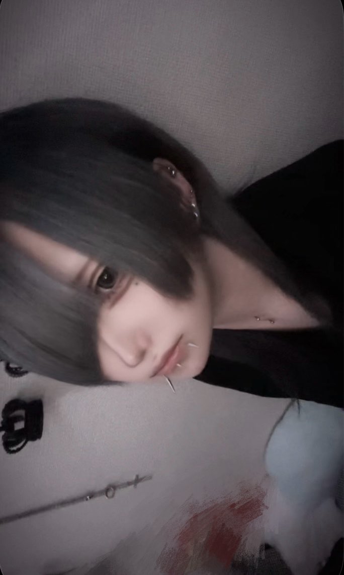 xnvl_6's tweet photo. 仕事ください
 #自撮り界隈  #中性 https://t.co/3RptJ56GAj