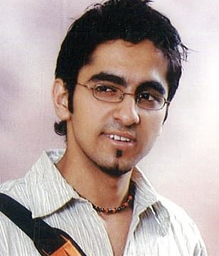 नाई की दुकान पर लगी फोटो         में कटिंग के बाद