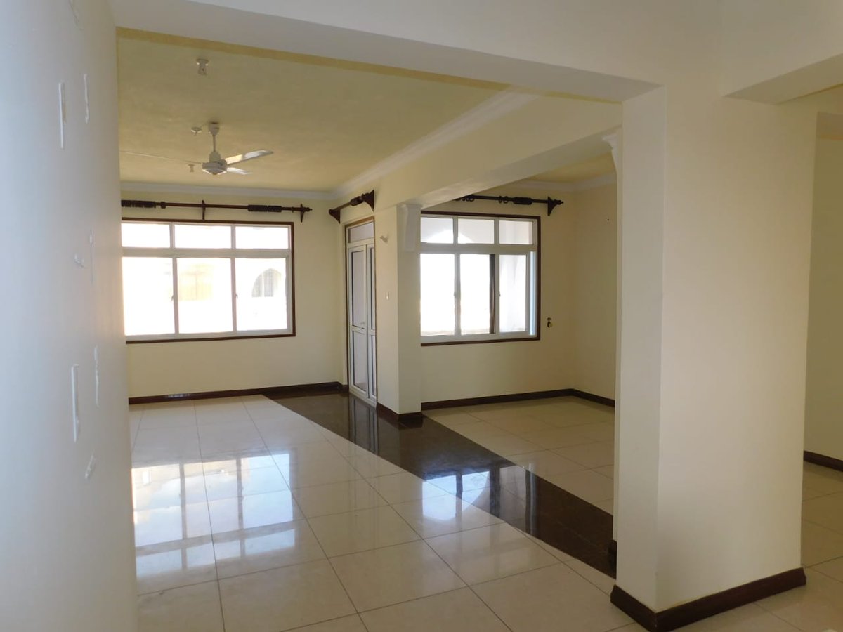 AddressAlly's tweet photo. Discover this spacious 3 bedroomed apartment for sale at near Pride in Hotel suitable for Airbnb business. This location offers an unmatched convenience to social amenities, schools, institutional and only 5 min walk to the beach. Make it your own for Kes 22M https://t.co/bGSnTXu5dv