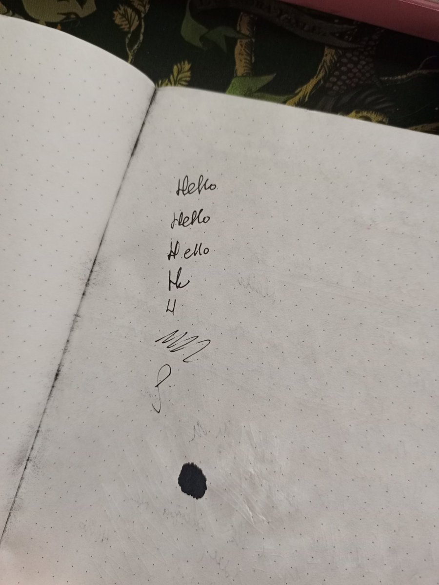 эта страница моего дневника выглядит как внутриигровая записка хоррора осталось поставить красные кляксы